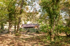 Vielle-Tursan – Une maisonnette singulière au cœur d’un terrain boisé de 4 800 m²