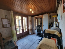 Corps de ferme – 1 280 m² de hangars + maison DPE B – Saint-Sever (40)