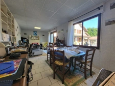 Corps de ferme – 1 280 m² de hangars + maison DPE B – Saint-Sever (40)
