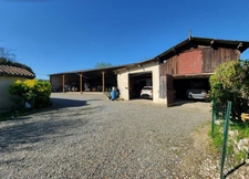 Corps de ferme – 1 280 m² de hangars + maison DPE B – Saint-Sever (40)
