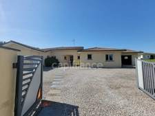 Single-storey 3-bedroom property · Saltwater swimming pool · Underfloor heating