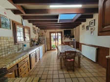 Corps de ferme – 1 280 m² de hangars + maison DPE B – Saint-Sever (40)