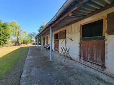 Corps de ferme – 1 280 m² de hangars + maison DPE B – Saint-Sever (40)