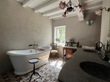 Ancien chai de 1783 – 240 m² – DPE A – 5 000 m² de terrain
