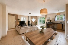 Everything within walking distance · Single-story home with 107 m² of living space · 4 bedrooms 