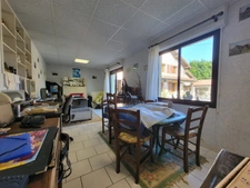 Corps de ferme – 1 280 m² de hangars + maison DPE B – Saint-Sever (40)