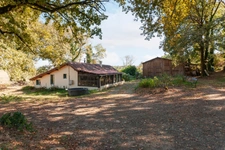 Vielle-Tursan – Une maisonnette singulière au cœur d’un terrain boisé de 4 800 m²