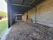 Corps de ferme – 1 280 m² de hangars + maison DPE B – Saint-Sever (40)