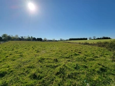 Corps de ferme – 1 280 m² de hangars + maison DPE B – Saint-Sever (40)