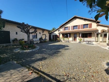 Corps de ferme – 1 280 m² de hangars + maison DPE B – Saint-Sever (40)