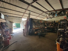 Corps de ferme – 1 280 m² de hangars + maison DPE B – Saint-Sever (40)