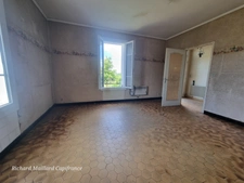 EXCLUSIVITÉ — Maison de caractère à fort potentiel à rénover — Cadre naturel exceptionnel  sur 3 300 m² de terrain