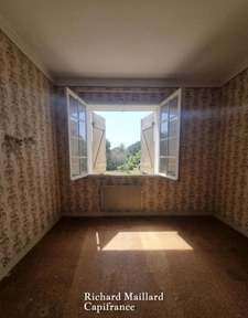 EXCLUSIVITÉ — Maison de caractère à fort potentiel à rénover — Cadre naturel exceptionnel  sur 3 300 m² de terrain