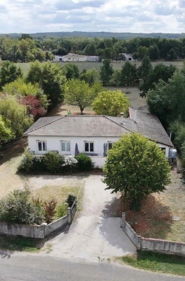  Plain-pied 120 m² sur terrain de 2 765 m² - Saint-Étienne-de-Tulmont (82)