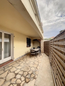 *** APPARTEMENT T2 MEUBLE * TERRASSE * PARKING ***
