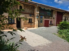 Le charme de la pierre et l'authenticité bressane ! 🏡 ✨