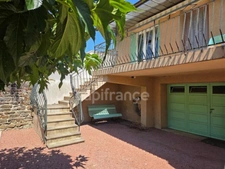  Charme de l'ancien : Maison familiale avec jardin, offrant 240m2 de surface totale au sol