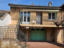  Charme de l'ancien : Maison familiale avec jardin, offrant 240m2 de surface totale au sol