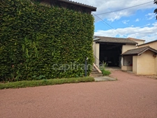  Charme de l'ancien : Maison familiale avec jardin, offrant 240m2 de surface totale au sol