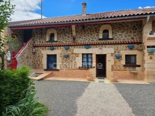 Le charme de la pierre et l'authenticité bressane ! 🏡 ✨