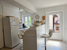  Charme de l'ancien : Maison familiale avec jardin, offrant 240m2 de surface totale au sol