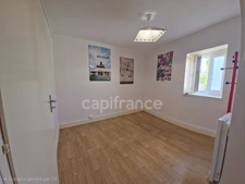  Charme de l'ancien : Maison familiale avec jardin, offrant 240m2 de surface totale au sol
