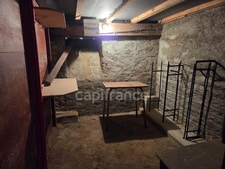  Charme de l'ancien : Maison familiale avec jardin, offrant 240m2 de surface totale au sol