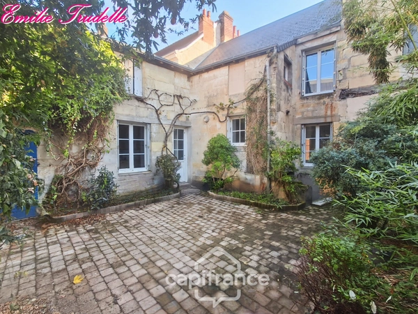 Maison à vendre 6 pièces LA CHARTRE SUR LE LOIR (72) Maison de caractère – cœur de ville – 181 m² – cour, grange et caves 