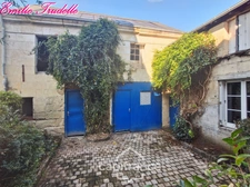 House for sale, 6 rooms, LA CHARTRE SUR LE LOIR (72) Character house – town center – 181 m² – courtyard, outbuilding and cellars 