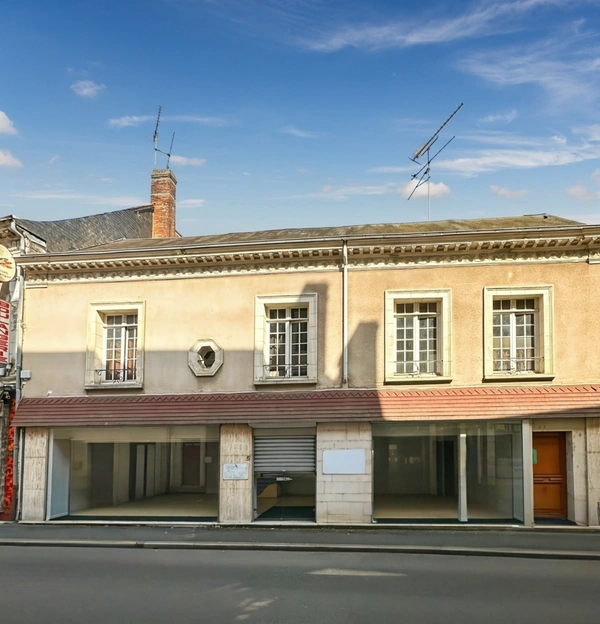 LocalCommercial + Appartement avec Patio à vendre 8 pièces SAINT CALAIS (72) Ensemble immobilier à fort potentiel 
