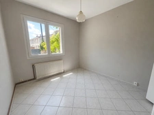 Saint-Laurent-Médoc – Maison de charme avec jardin arboré, garage en pierre de 80 m² et dépendance