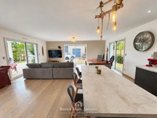 Maison contemporaine à Moulis-en-Médoc – 141 m², 4 chambres, piscine