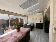 Maison 66 m² avec façade en pierre – 2 chambres, véranda et extérieur à Moulis-en-Médoc