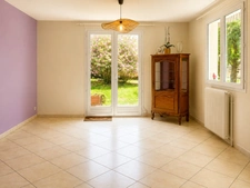 Saint-Laurent-Médoc – Maison de charme avec jardin arboré, garage en pierre de 80 m² et dépendance