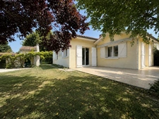 Saint-Laurent-Médoc – Maison de charme avec jardin arboré, garage en pierre de 80 m² et dépendance