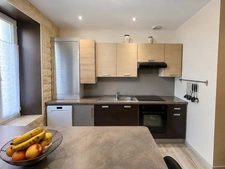 Maison 66 m² avec façade en pierre – 2 chambres, véranda et extérieur à Moulis-en-Médoc