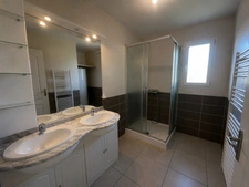 Moulis-en-Médoc – Plain-pied en parfait état, 3 chambres, cuisine neuve et climatisation