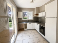 Saint-Laurent-Médoc – Maison de charme avec jardin arboré, garage en pierre de 80 m² et dépendance
