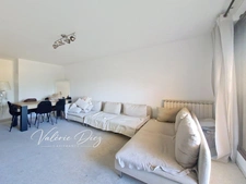Les Angles – 2-bedroom apartment of 72 m² with balcony,