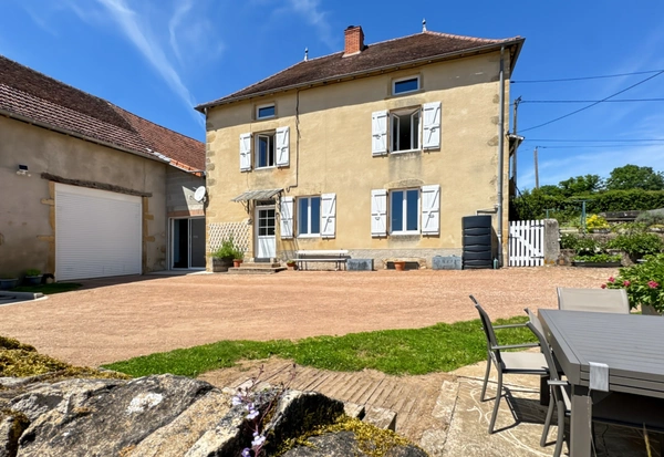 Maison à vendre LA CLAYETTE (71) 187m², 6 pièces, 3 chambres, dépendances, terrain 8751 m²
