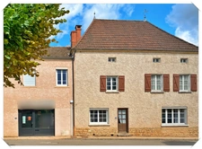 ENSEMBLE IMMOBILIER COMPRENANT  2 MAISONS DE VILLAGE SUR TERRAIN DE 2285 m²