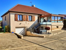  LA CLAYETTE (71) Maison à vendre,150 m², 8 pièces, 5 chambres, piscine sur terrain de 771 m²