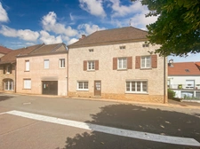 ENSEMBLE IMMOBILIER COMPRENANT  2 MAISONS DE VILLAGE SUR TERRAIN DE 2285 m²