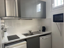 LA BAULE LES PINS, APPARTEMENT 2 CHAMBRES - TOUT A PIED COMMERCES / PLAGE - SANS TRAVAUX