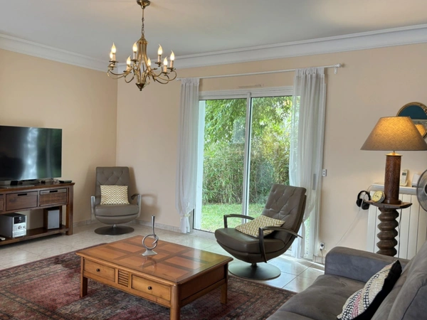 Maison spacieuse dans un quartier résidentiel!