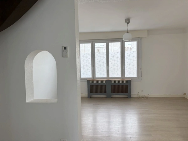  MAISON DE VILLE LUMINEUSE EN PLEIN COEUR DE LA TURBALLE - TOUT A PIED - QUATRE CHAMBRES & UN BUREAU