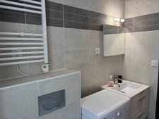 LA BAULE LES PINS, APPARTEMENT 2 CHAMBRES - TOUT A PIED COMMERCES / PLAGE - SANS TRAVAUX