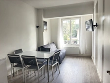 LA BAULE LES PINS, APPARTEMENT 2 CHAMBRES - TOUT A PIED COMMERCES / PLAGE - SANS TRAVAUX