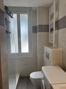 LA BAULE LES PINS, APPARTEMENT 2 CHAMBRES - TOUT A PIED COMMERCES / PLAGE - SANS TRAVAUX