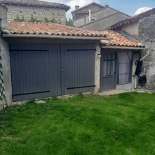 Maison ancienne rénovée avec dépendances et jardin clos sans vis-à-vis